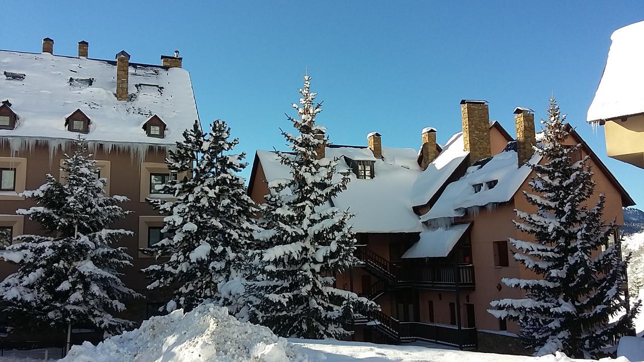 Apartamentos Tanau Baqueira Beret Exterior photo